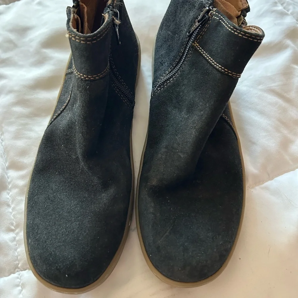 Comfortiva Hartwick Black Suede Bootie